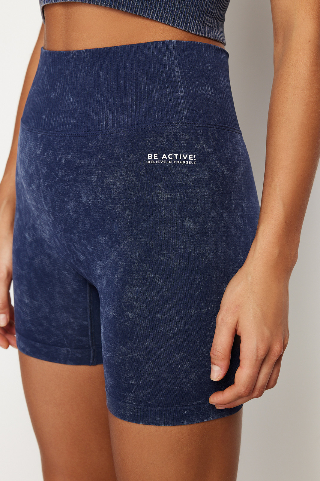 Trendyol Blue Seamless/Seamless Acid Wash Sports Shorts Tights