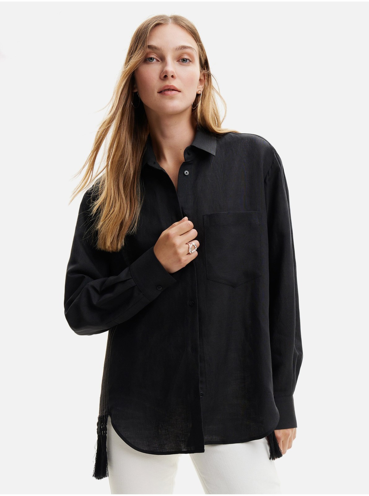 Čierna dámska oversize košeľa s prímesou ľanu Desigual Fringes