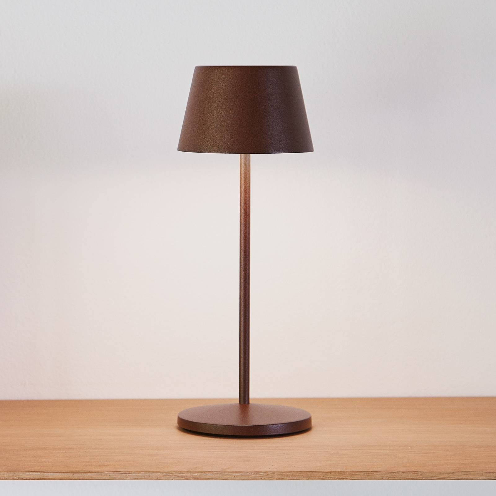 LOOM DESIGN LED dobíjacia stolná lampa Modi Micro, IP65, corten