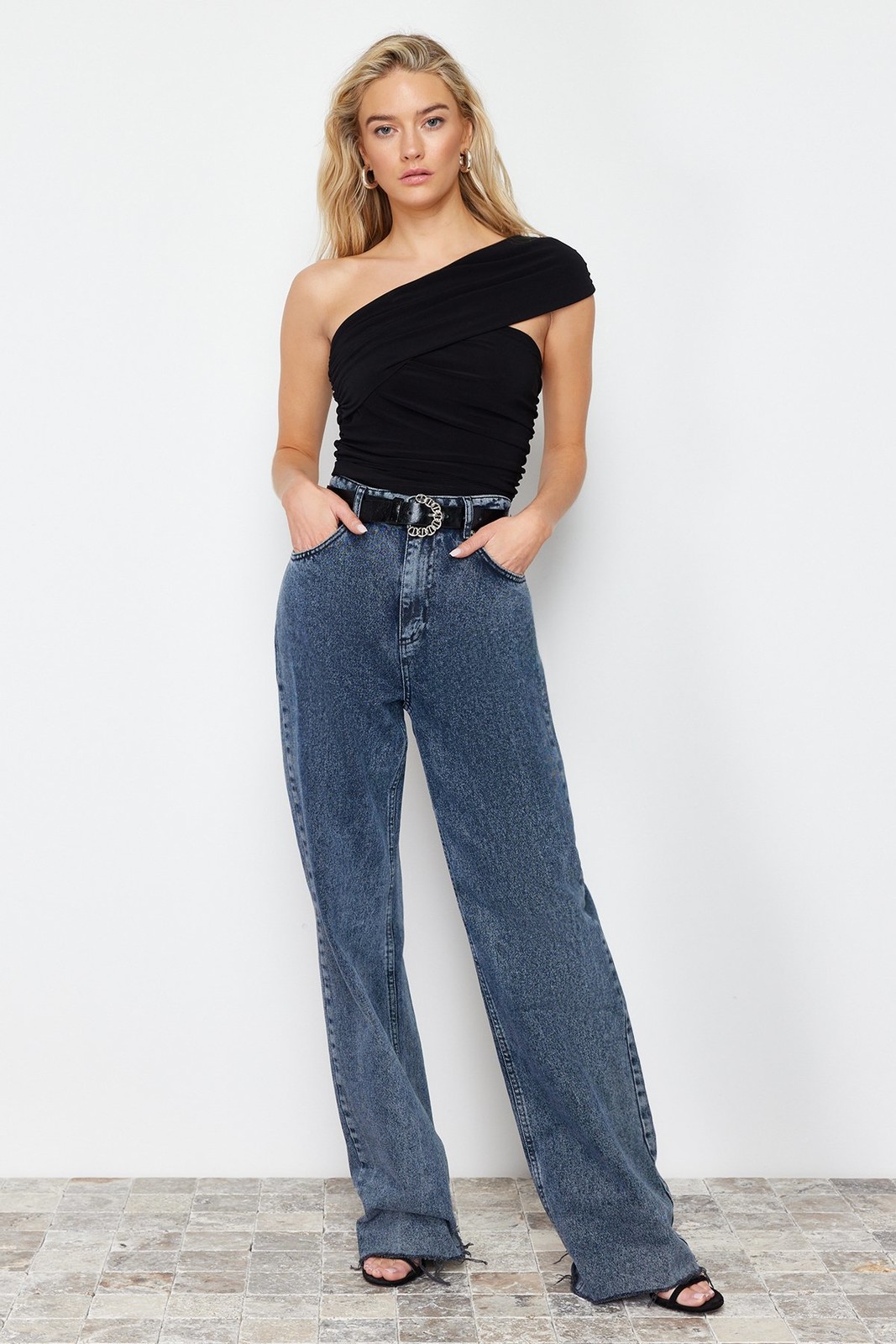 Trendyol Black One Shoulder Detailed Detailed Stretchy Knitted Blouse