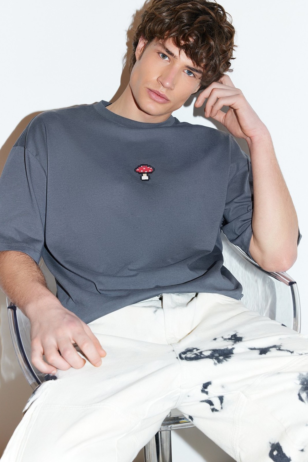 Trendyol Anthracite Men's Oversize Mushroom Embroidery 100% Cotton T-Shirt