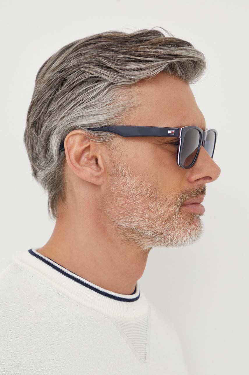 Slnečné okuliare Tommy Hilfiger pánske, tmavomodrá farba