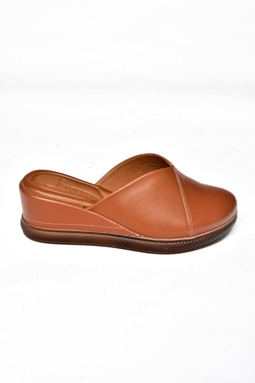 Fox Shoes Women's Nude Filled Slippers