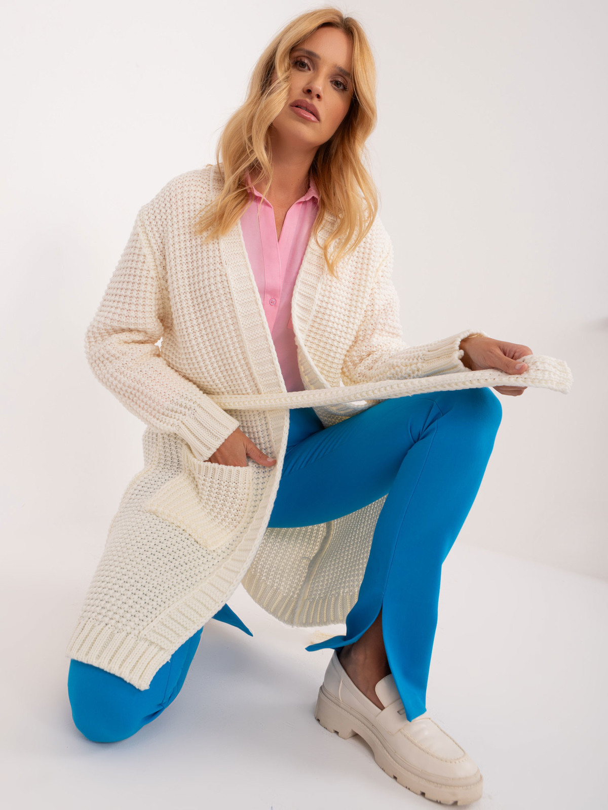 Ecru long knitted cardigan with belt