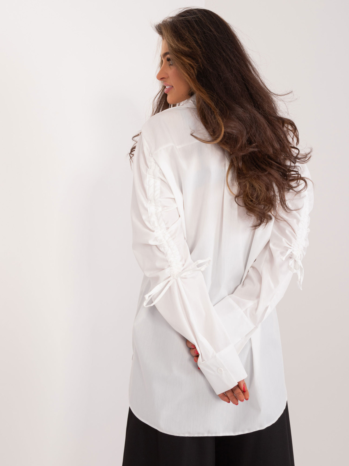 Long white shirt with cuffs on the sleeves