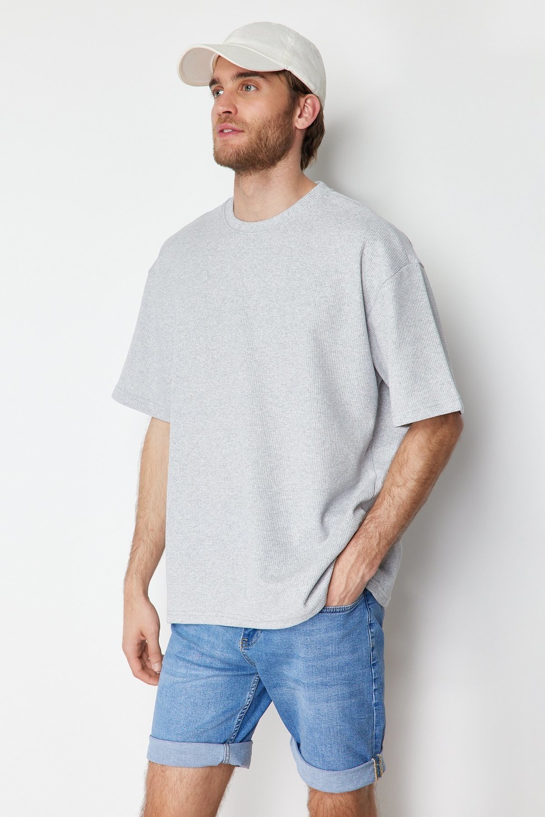 Trendyol Basic Gray Men's Oversize/Wide Cut Short Sleeve Textured Tok Fabric T-Shirt