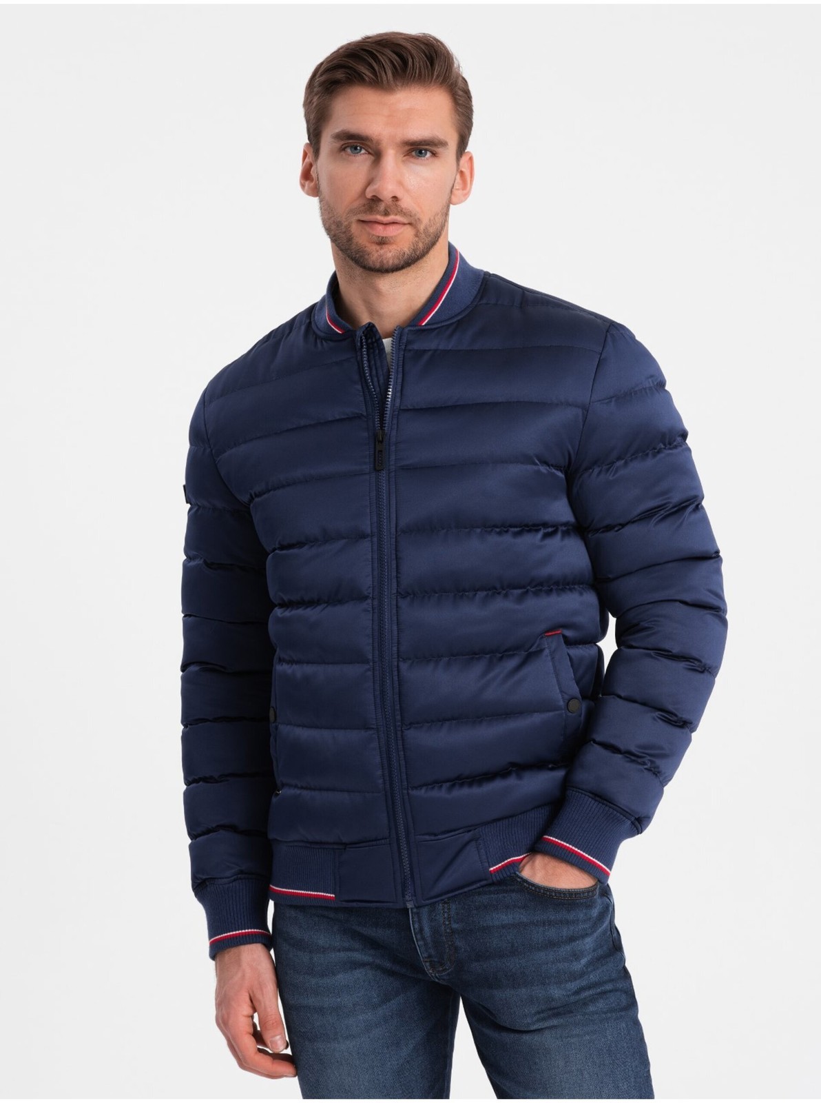 Tmavomodrý pánsky prešívaný bomber Ombre Clothing