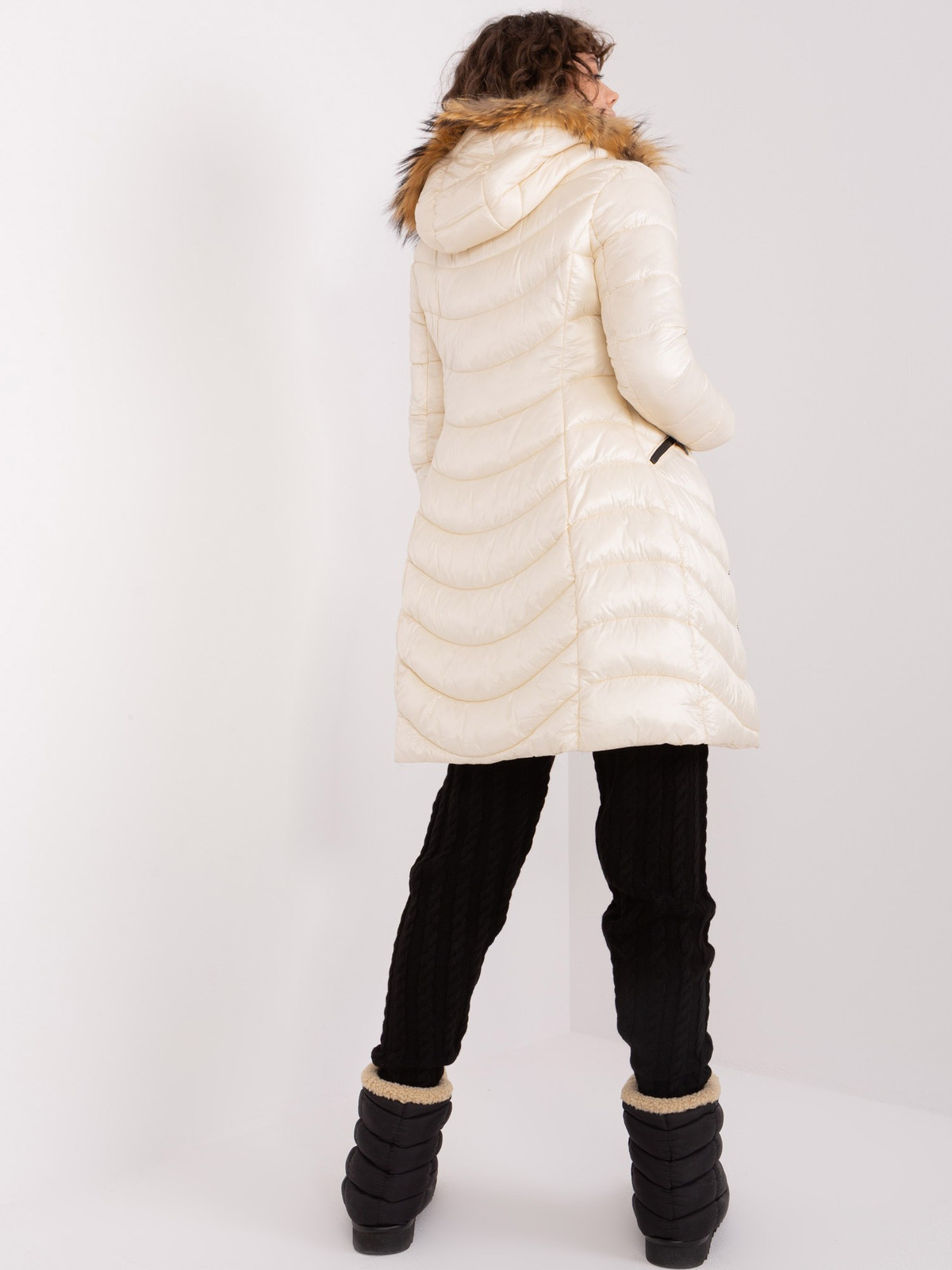 NM KR TR8125 bunda.99P svetlo béžová M