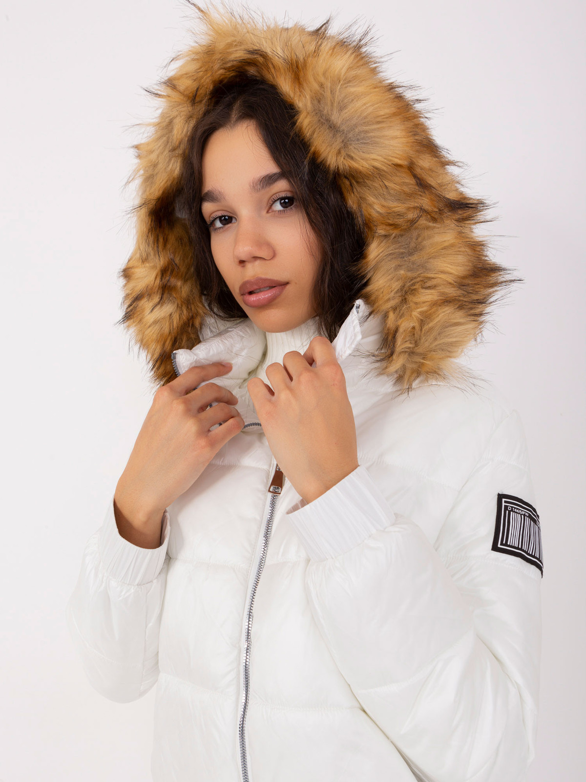 NM KR TR8177 bunda.96P biela S