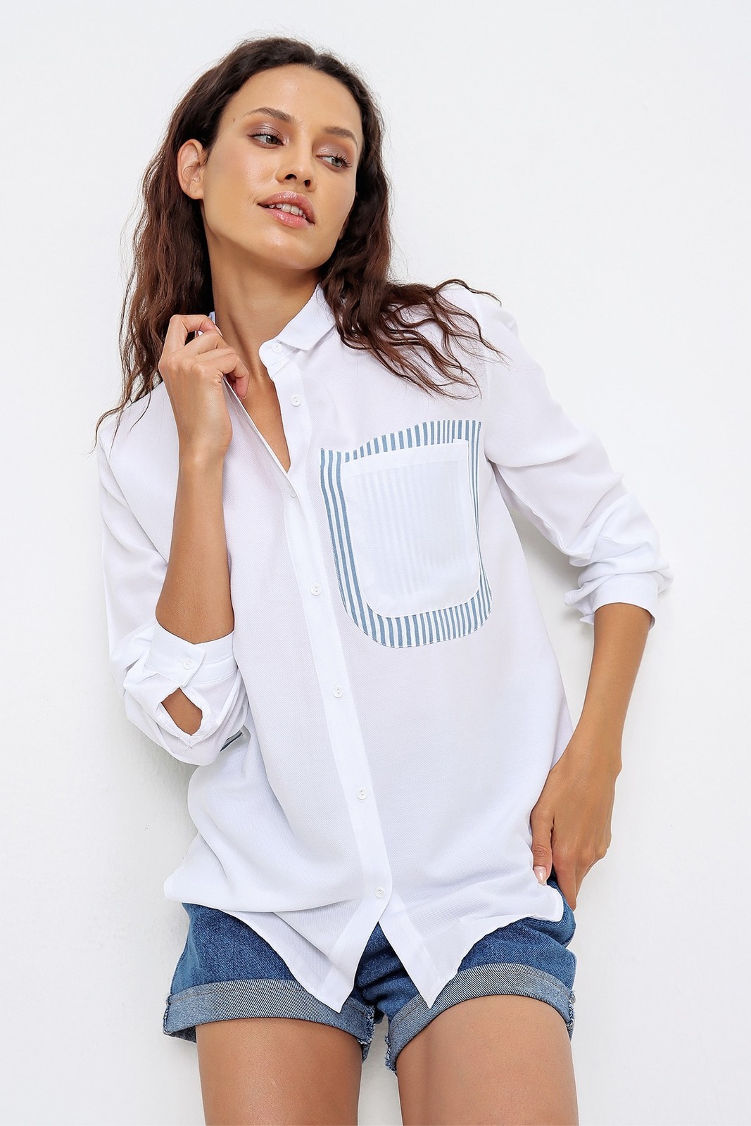 Trend Alaçatı Stili Women's White Decollete Asymmetric Cut Woven Shirt