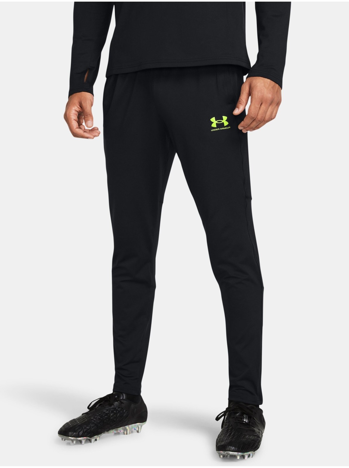 Čierne športové nohavice Under Armour UA M's Ch. Train Pant