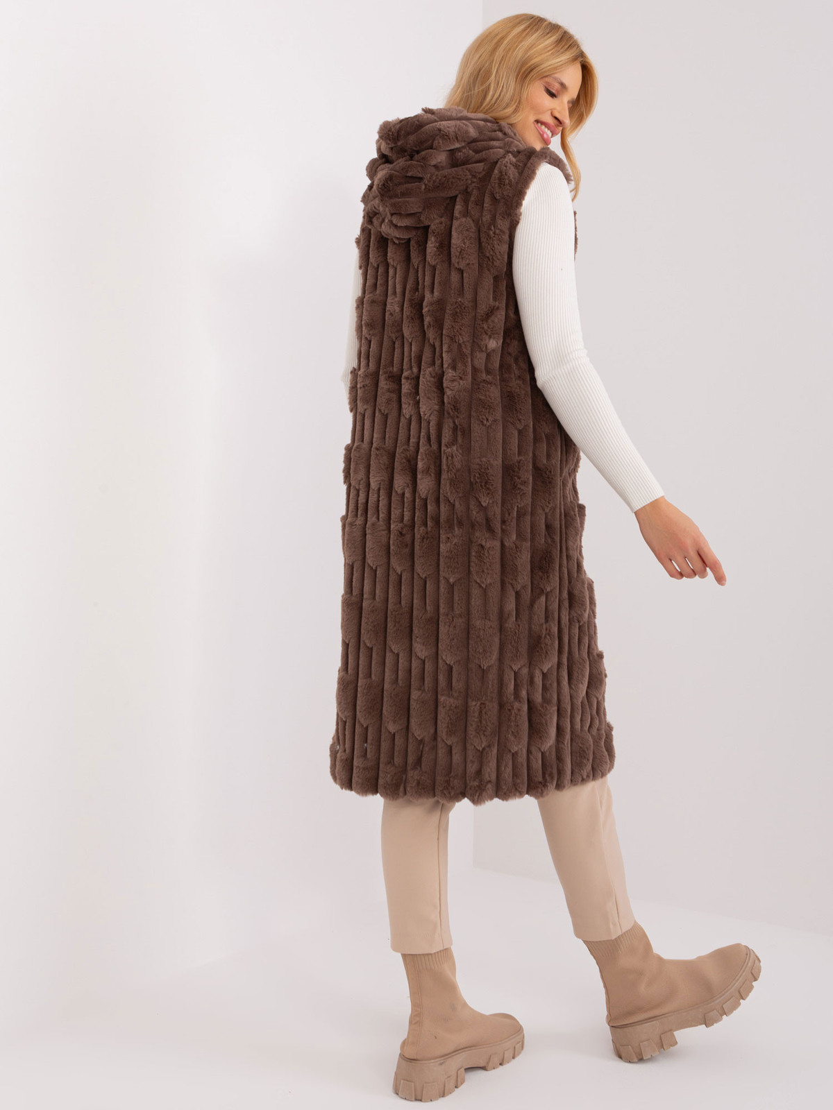 Vesta AT KZ 2368 1.07 hnedá S/M