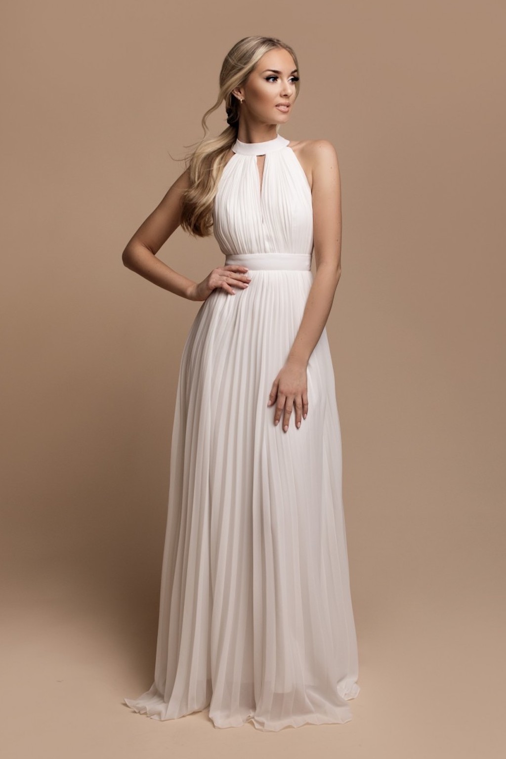 Biele spoločenské plisované šaty Veľkosť: S