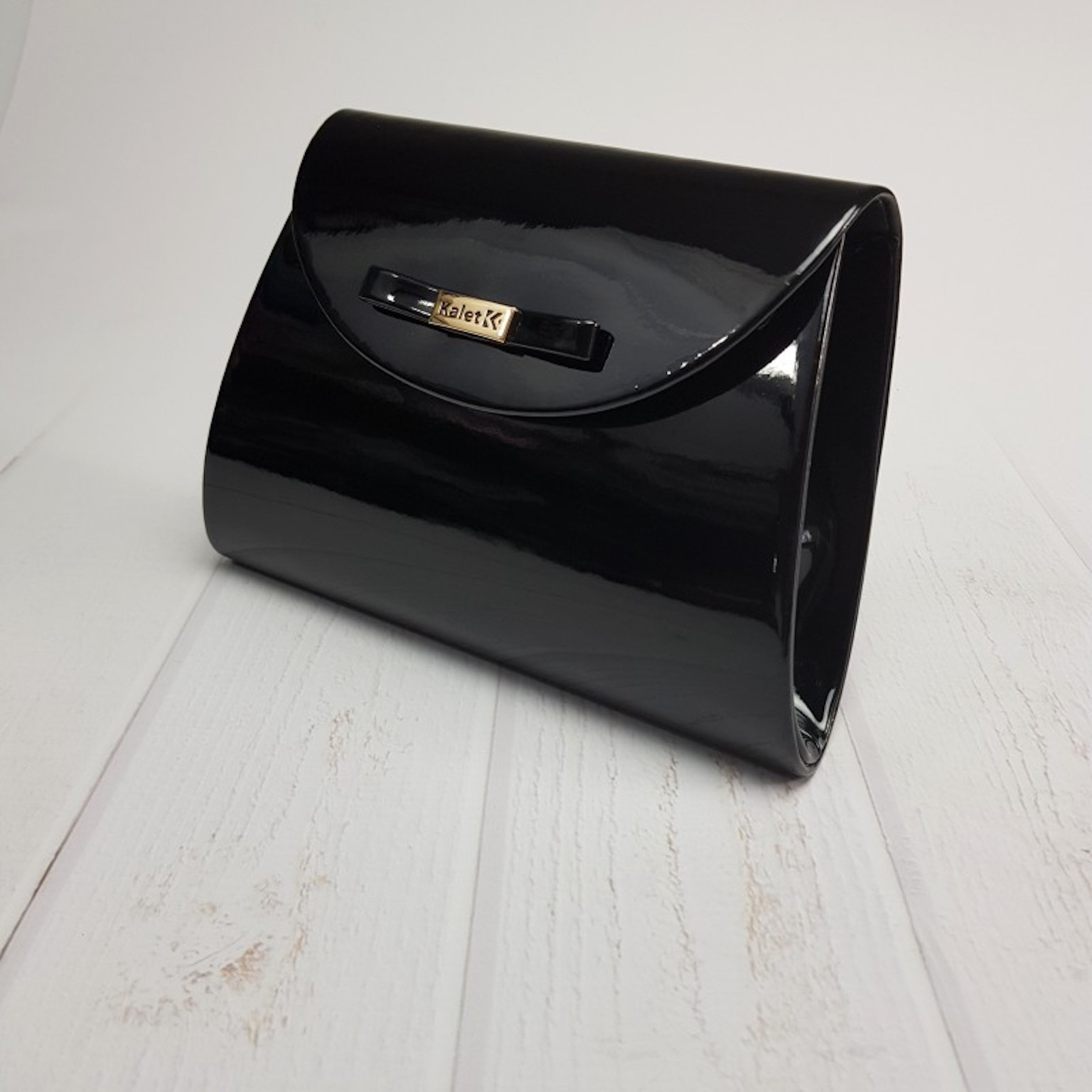 Čierna lakovaná kabelka