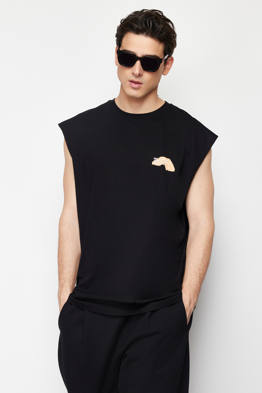 Trendyol Black Men's Oversize/Wide Cut Crew Neck Text Printed 100% Cotton Tank Top