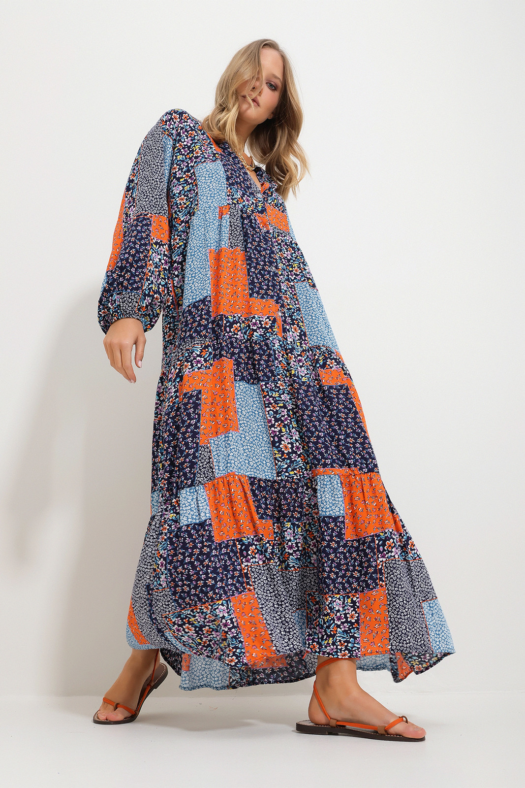 Trend Alaçatı Stili Women's Blue-Orange Grand Collar Shawl Patterned Maxi Length Dress