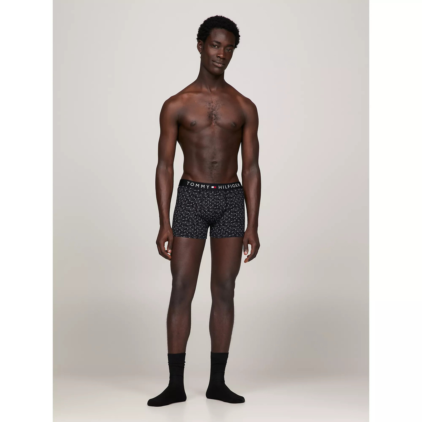 Pánska darčeková súprava boxerky + ponožky UM0UM03048 0GU čierna so vzorom - Tommy Hilfiger XL