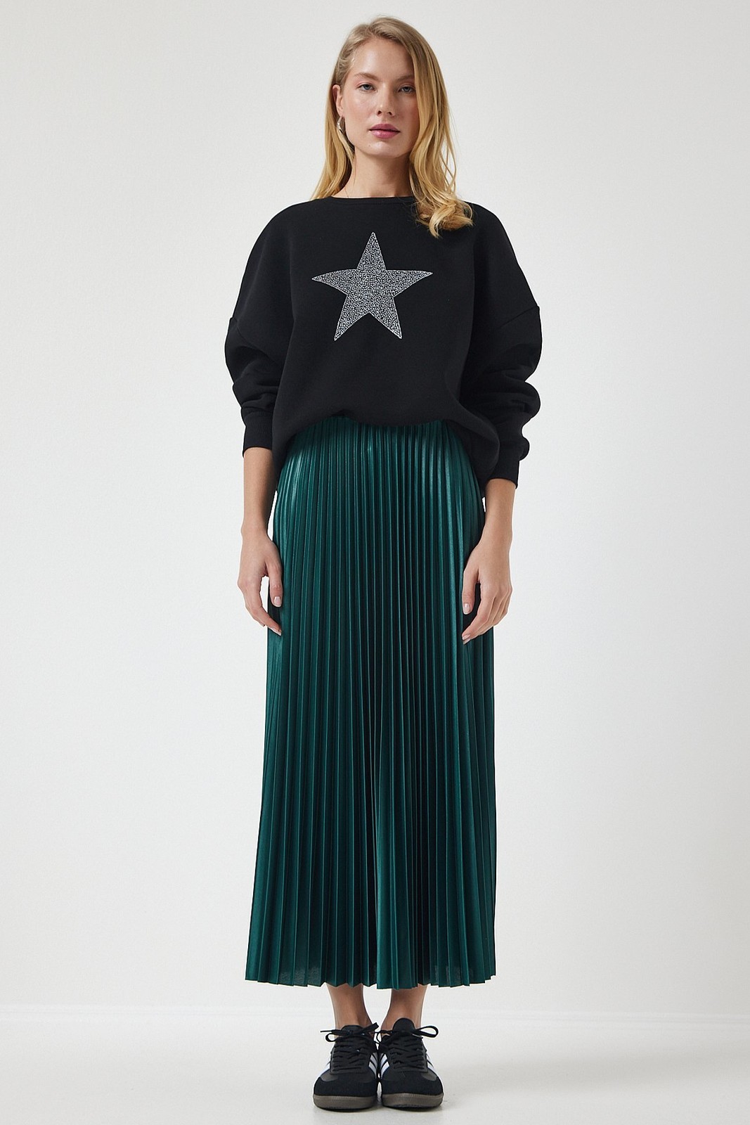 Happiness İstanbul Women's Emerald Green Shiny Finish Pleated Knitted Skirt