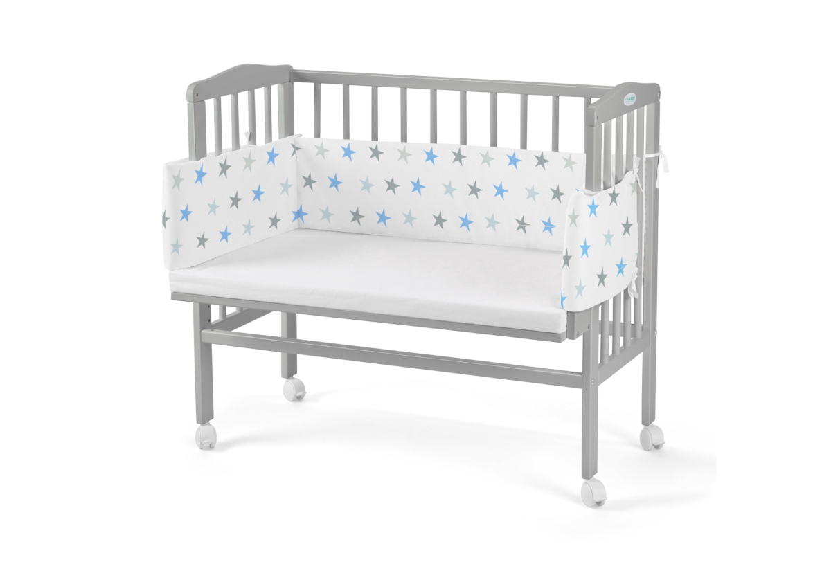 Expedo Prístavná postieľka 2 v 1 s matracom a mantinelom MANULIA 3, 45/58x85/79x94, sivá/modré hviezdy
