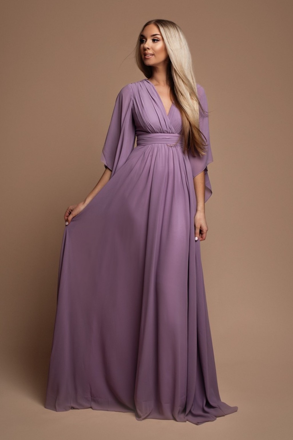 Fialové šifónové šaty s voľnými rukávmi Veľkosť: M