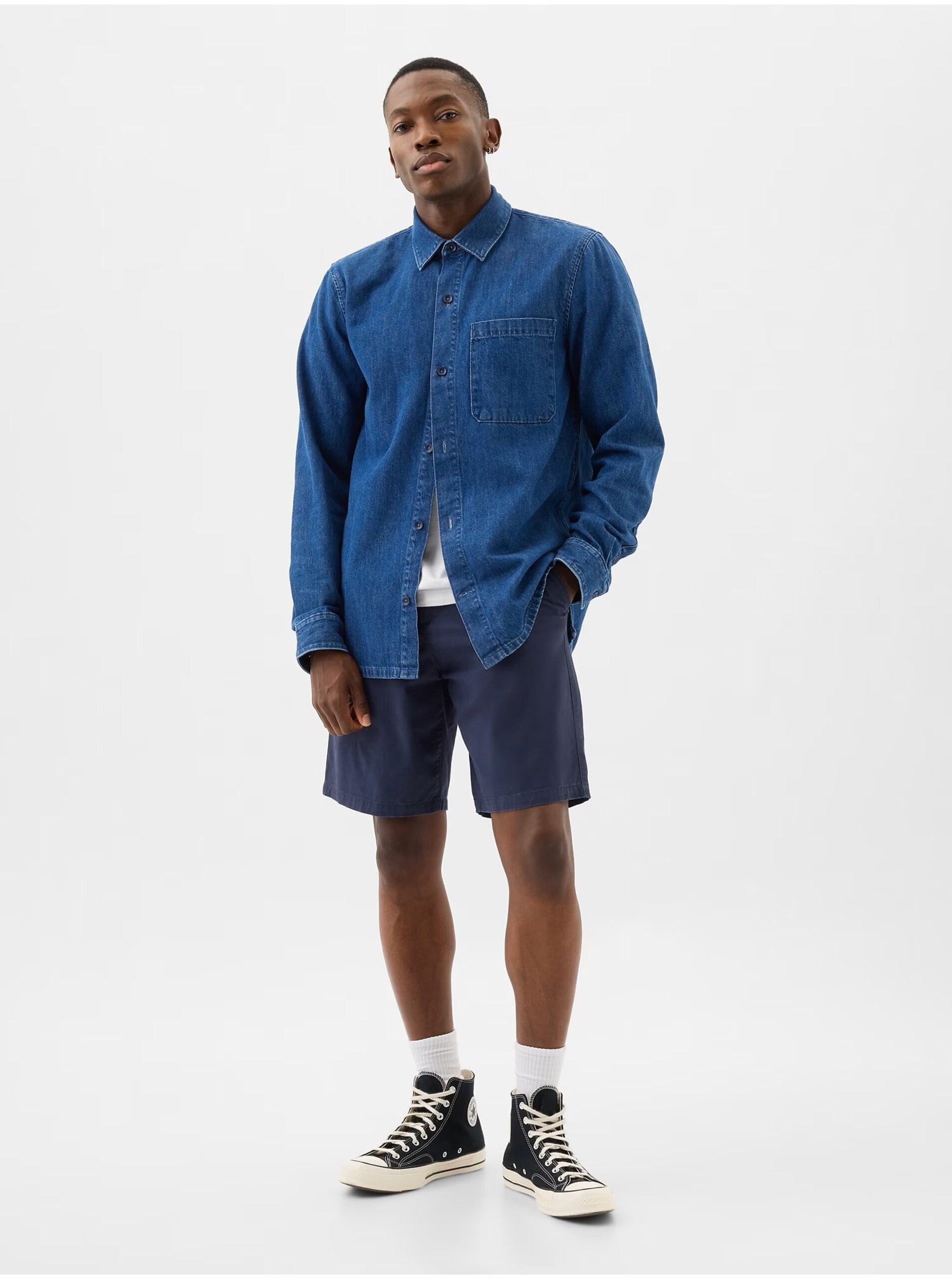 Tmavomodré pánske kraťasy GAP