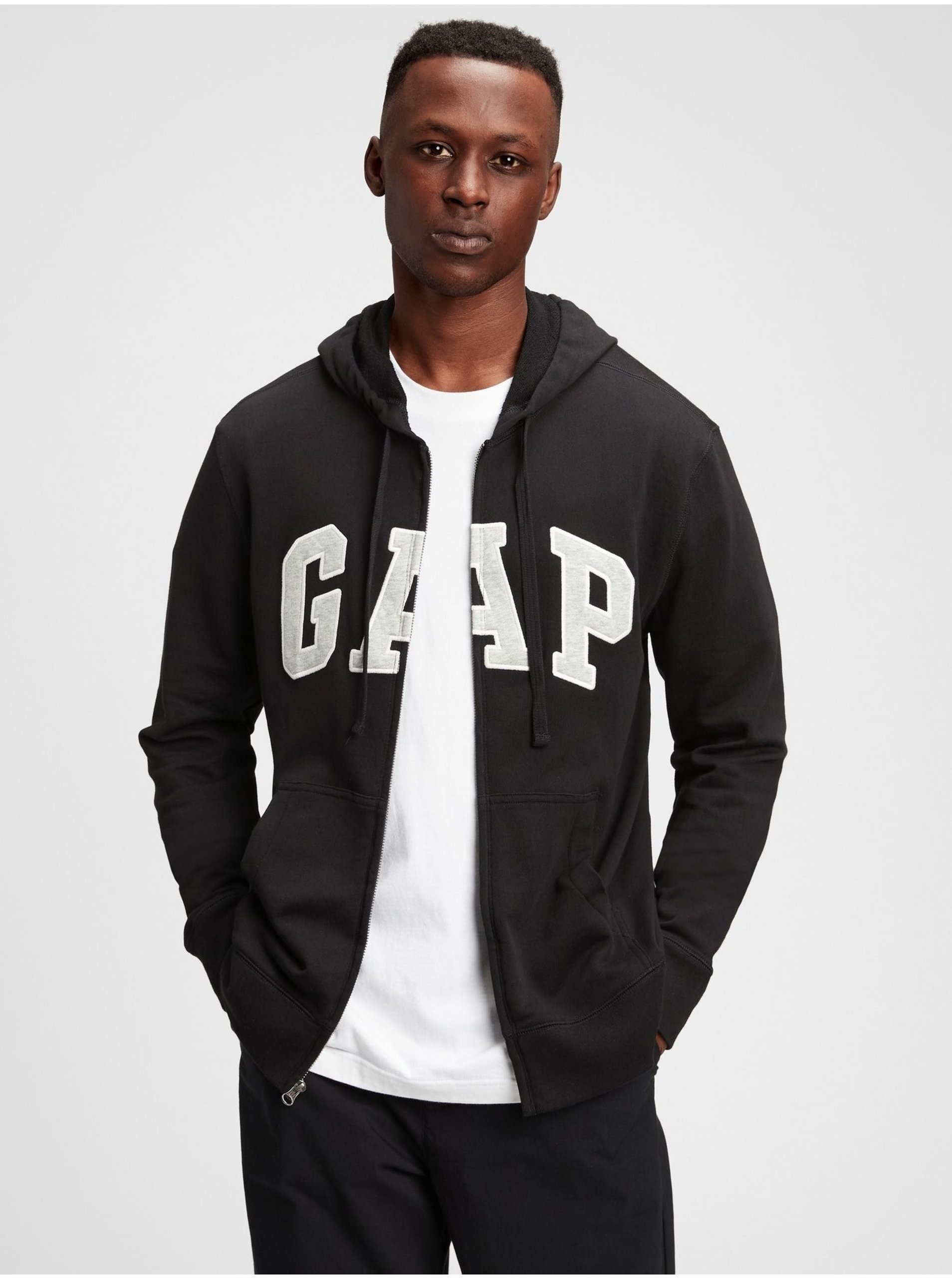 Černá pánská mikina GAP Logo arch hoodie