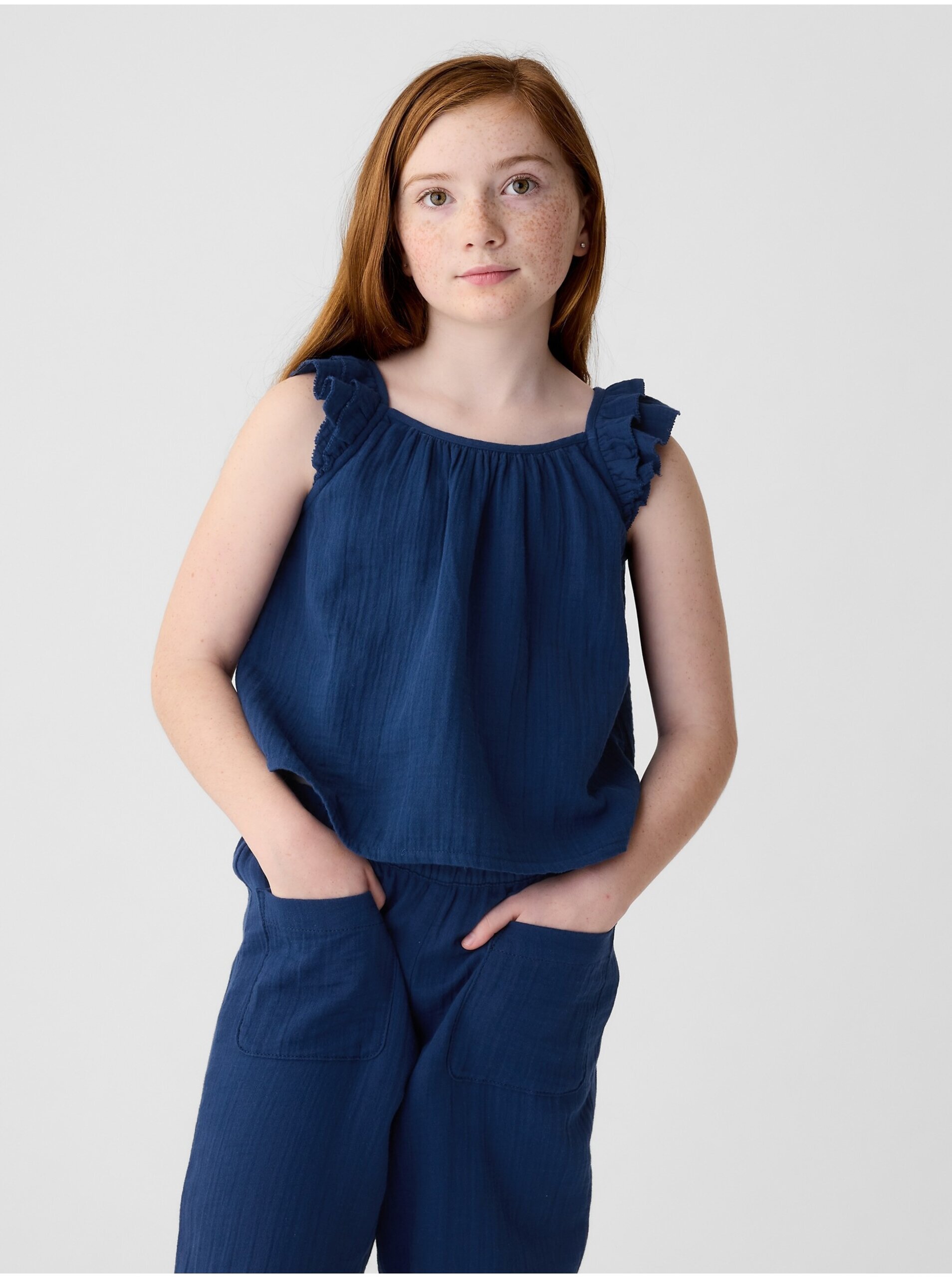 Tmavomodrý dievčenský mušelínový top s volánikmi GAP