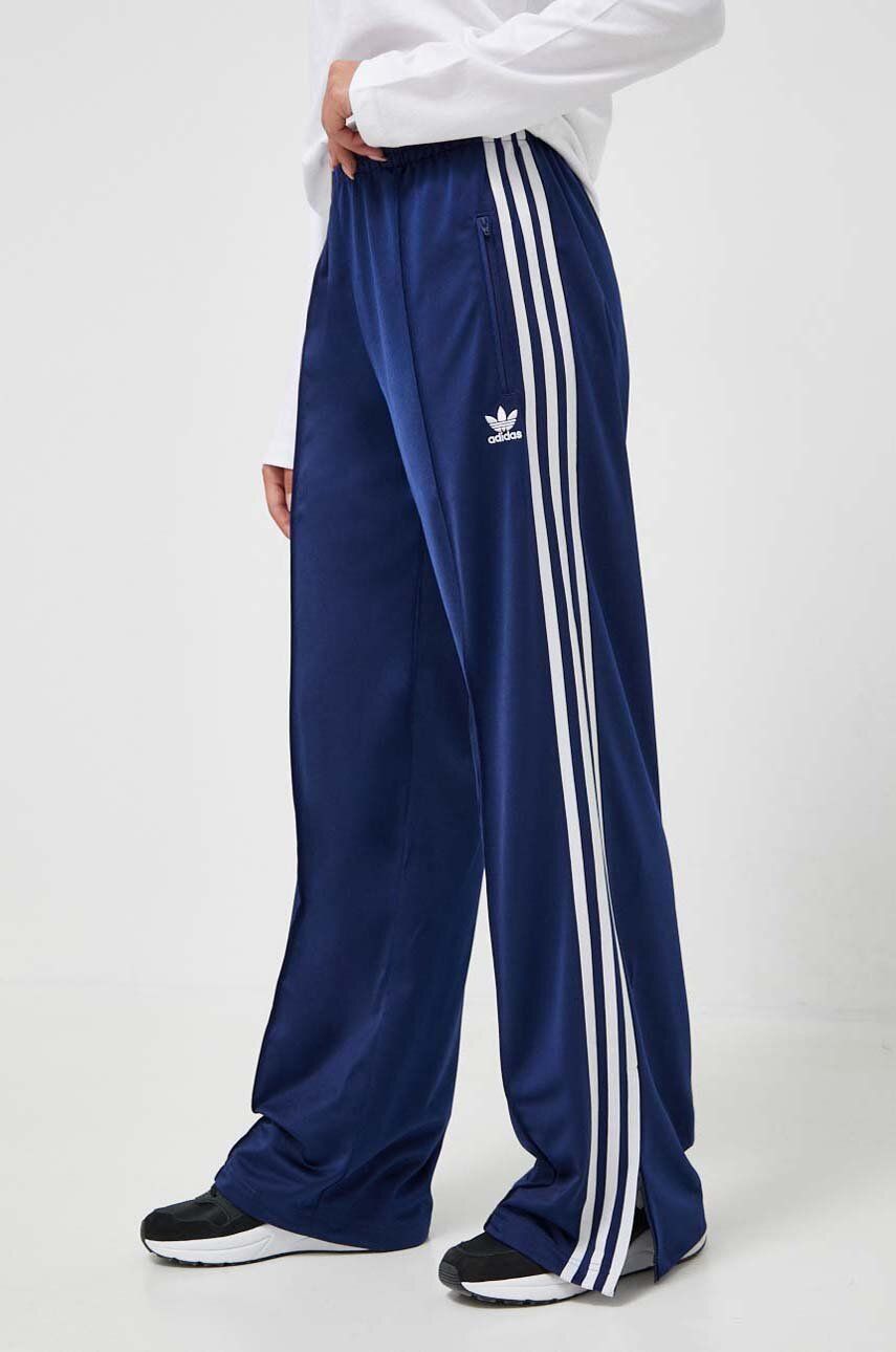 Tepláky adidas Originals s nášivkou,  IL3817