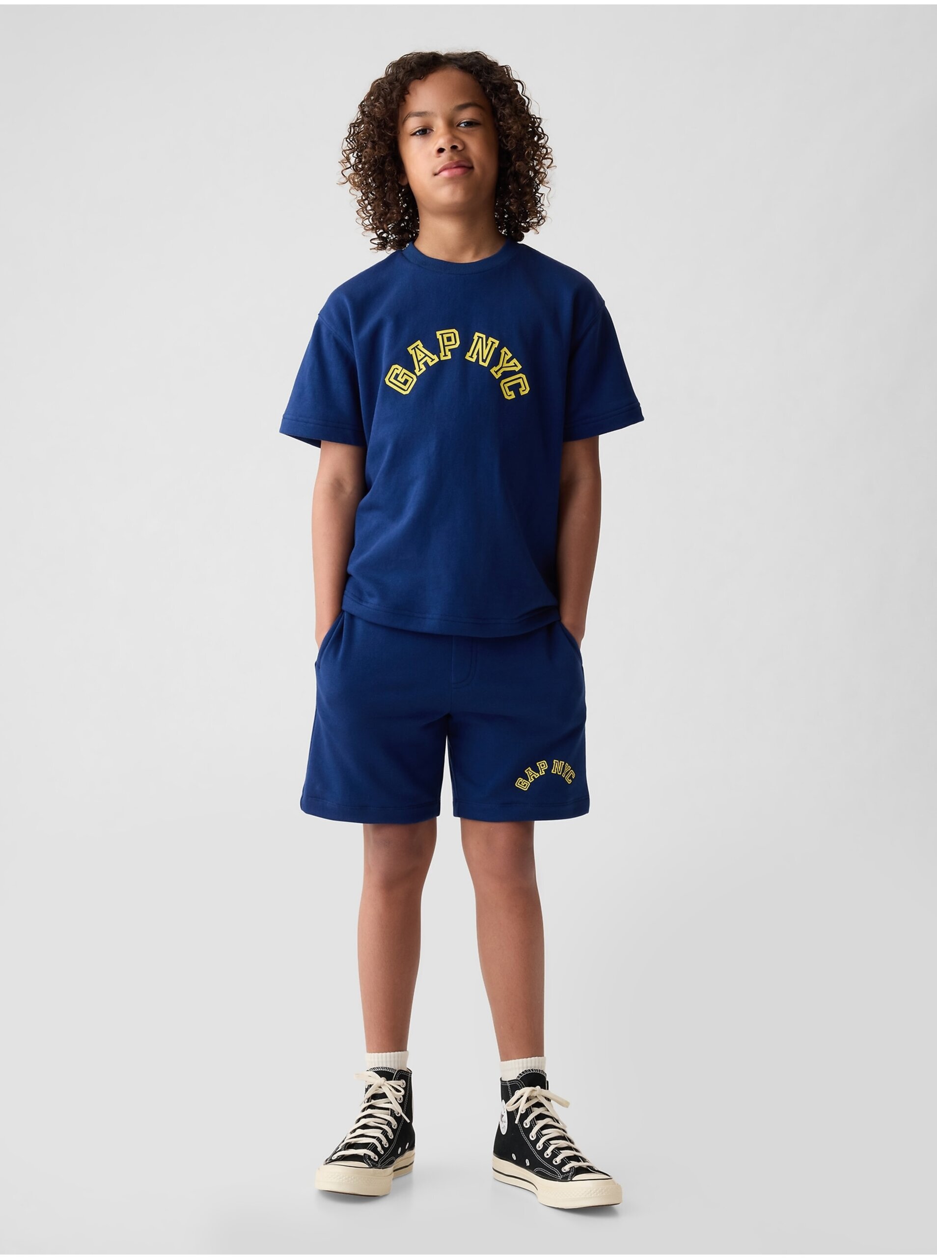 Tmavomodré chlapčenské teplákové kraťasy GAP NYC
