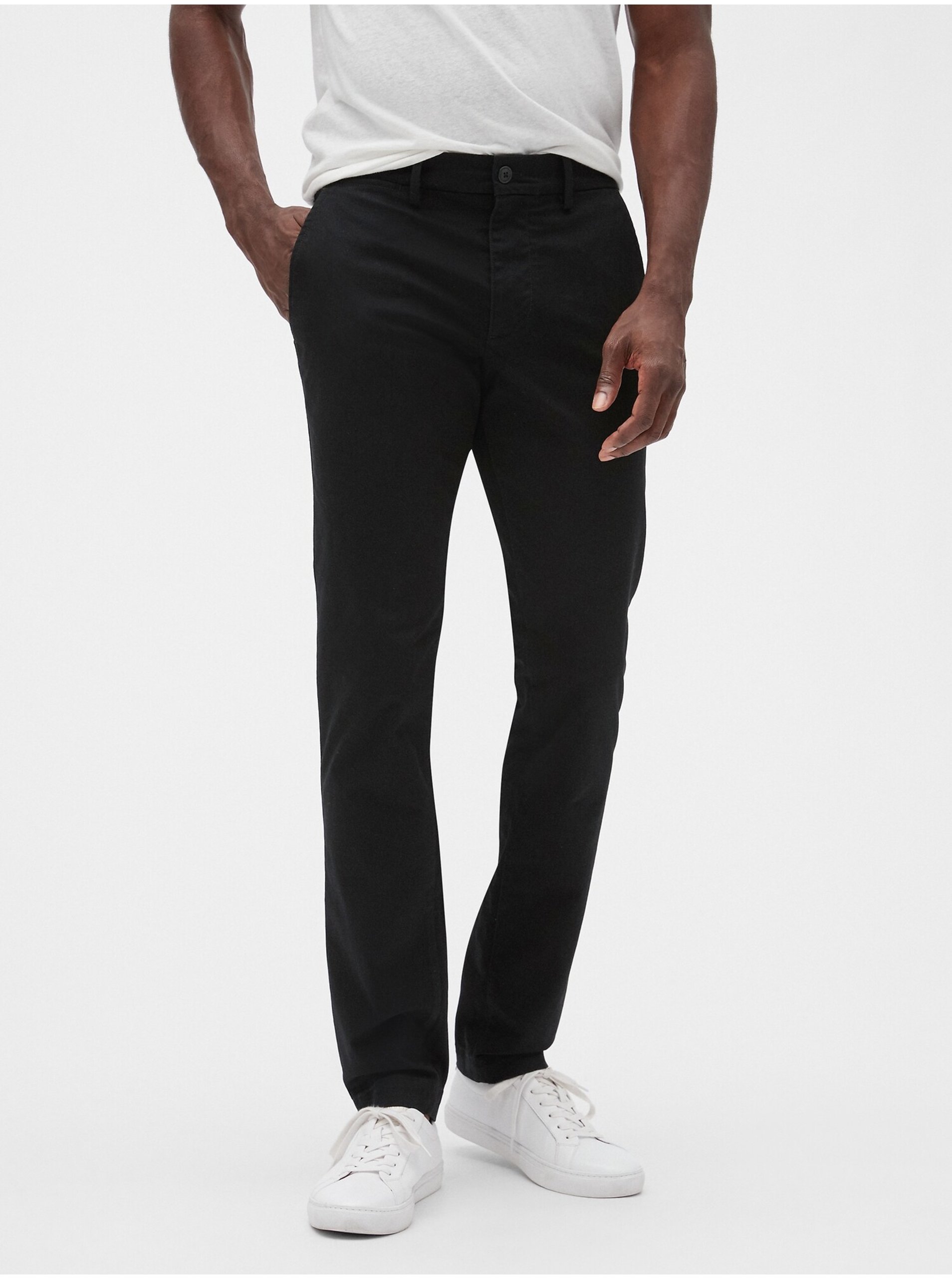 Nohavice essential khakis in skinny fit with GapFlex Čierna