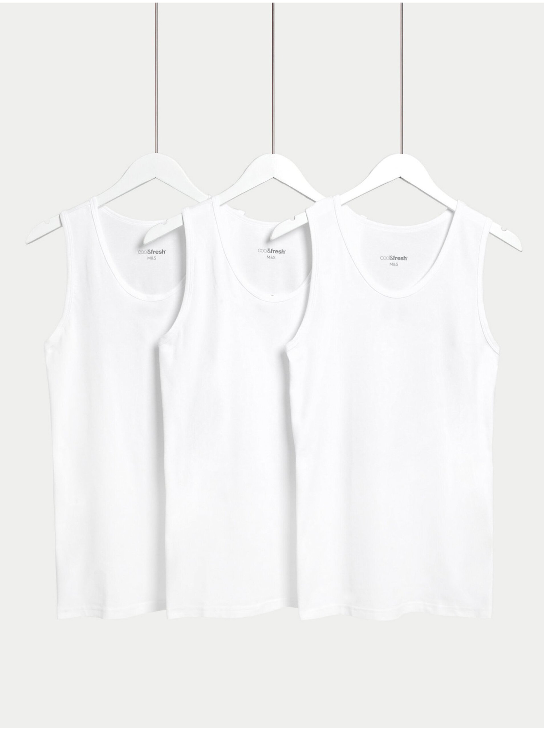 Sada troch pánskych basic tielok v bielej farbe s technológiou Cool&Fresh™ Marks & Spencer