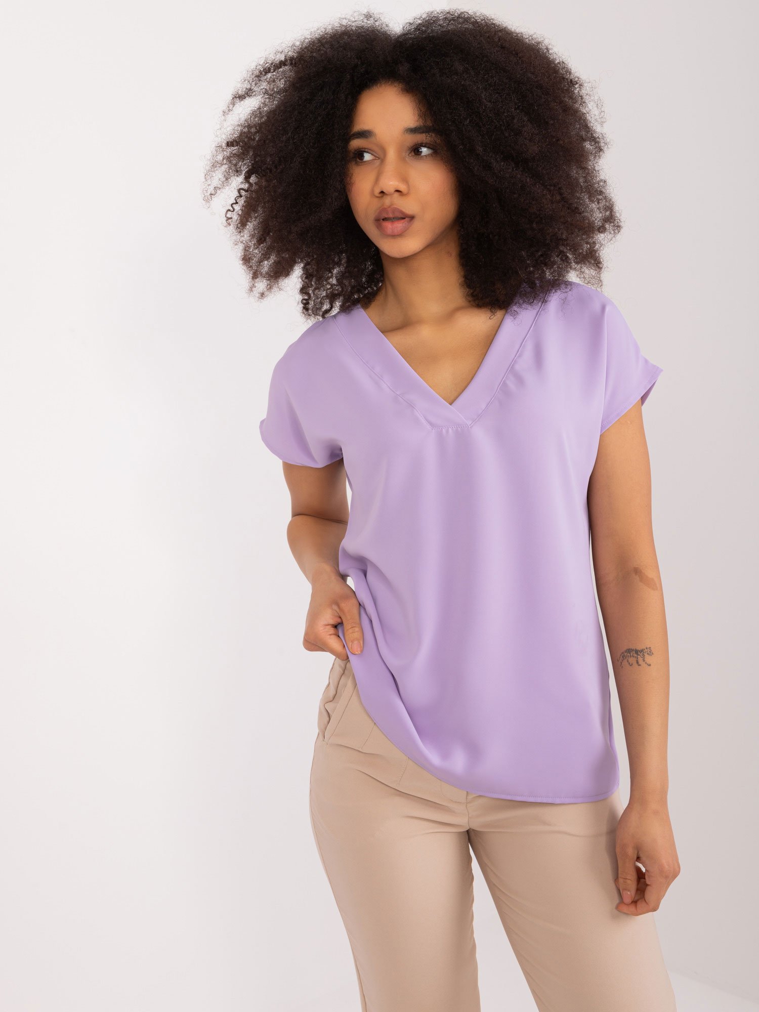 Purple blouse with a neckline BASIC FEEL GOOD