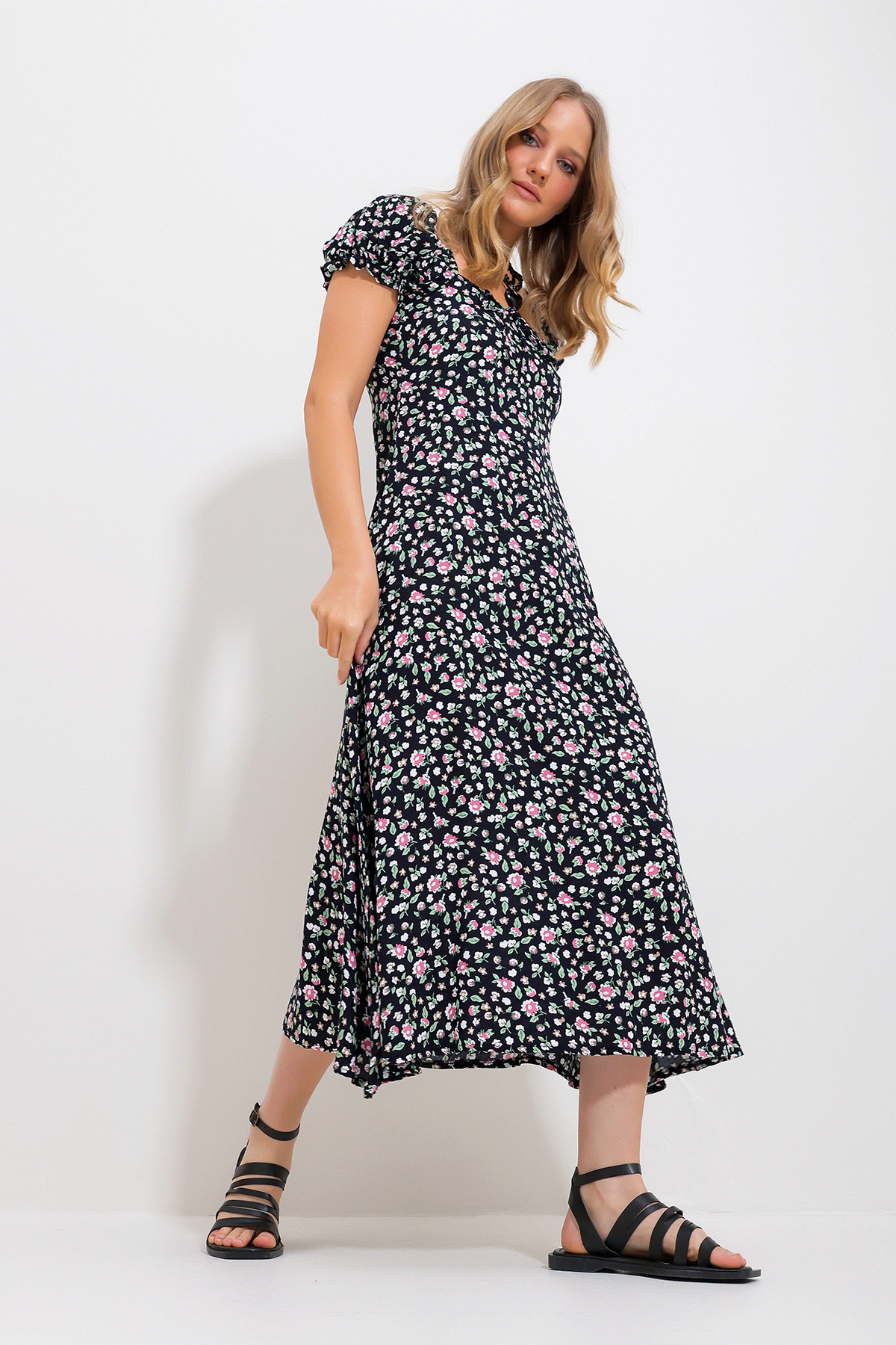 Trend Alaçatı Stili Women's Black Square Neck Floral Pattern Woven Dress