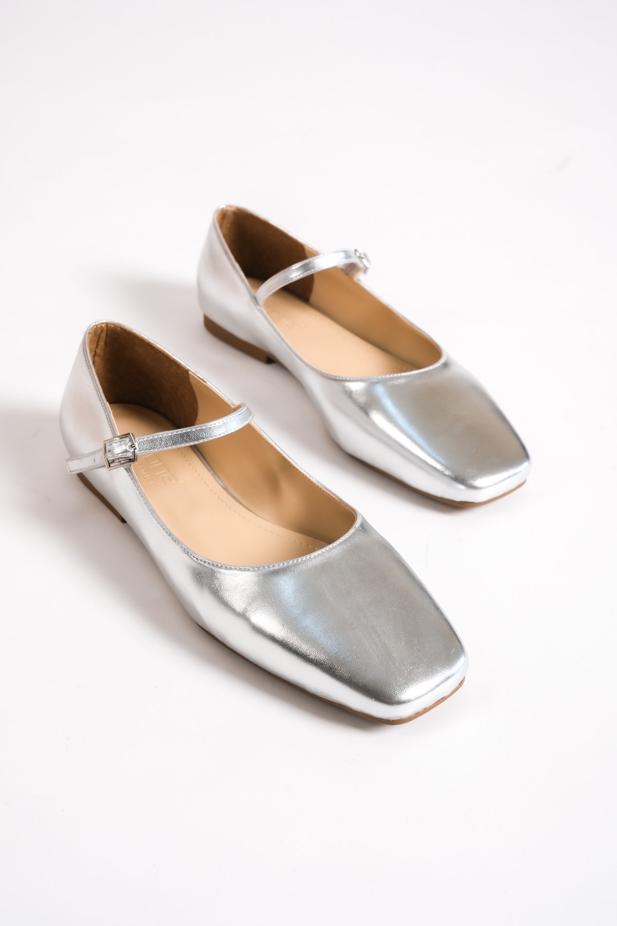 Capone Outfitters Women's Blunt Toe Banded Marj Jane Flats