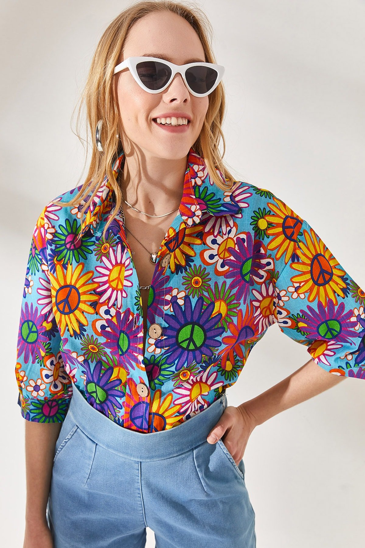 Olalook Women's Daisy Blue Wooden Buttoned Three Quarter Sleeve Linen Shirt