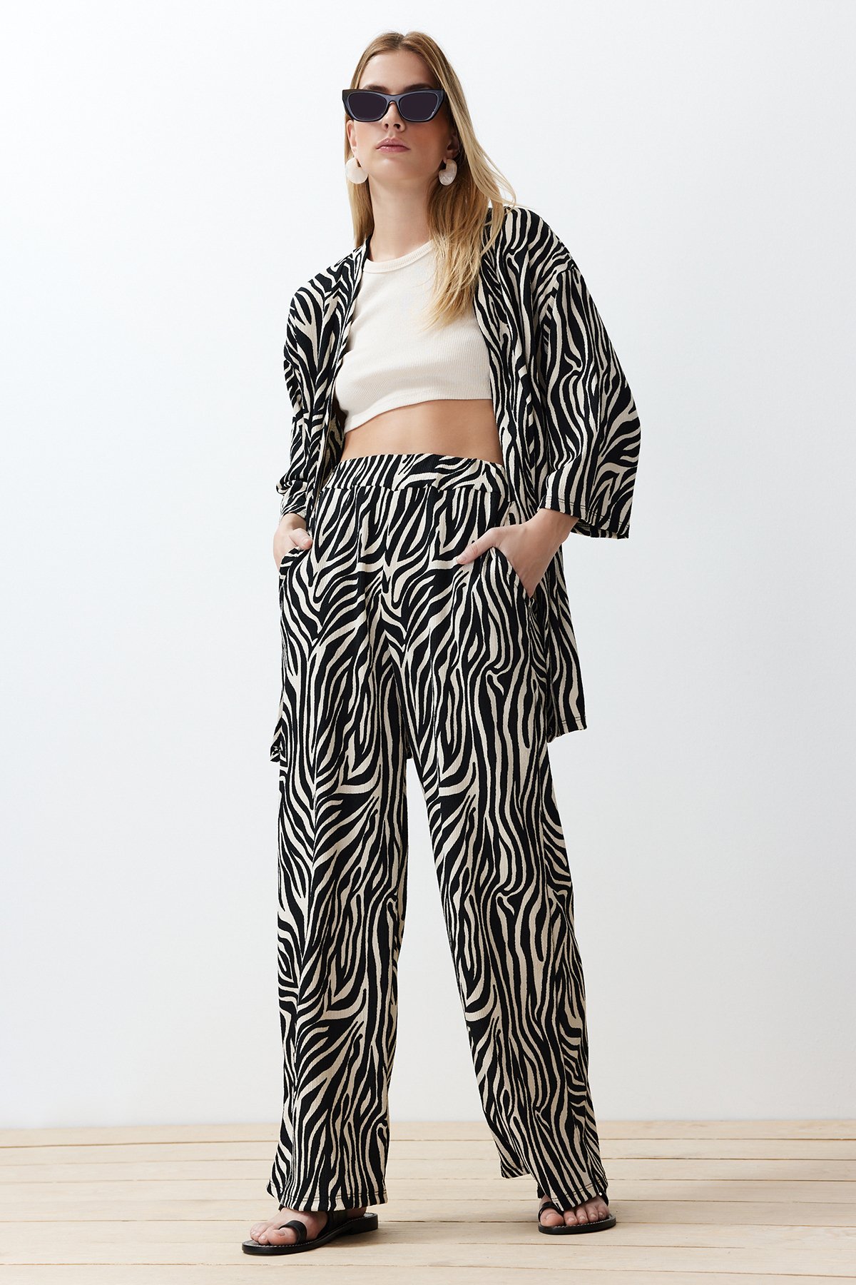 Trendyol Black Printed Comfort Cut Flexible Kimono Knitted Two Piece Set