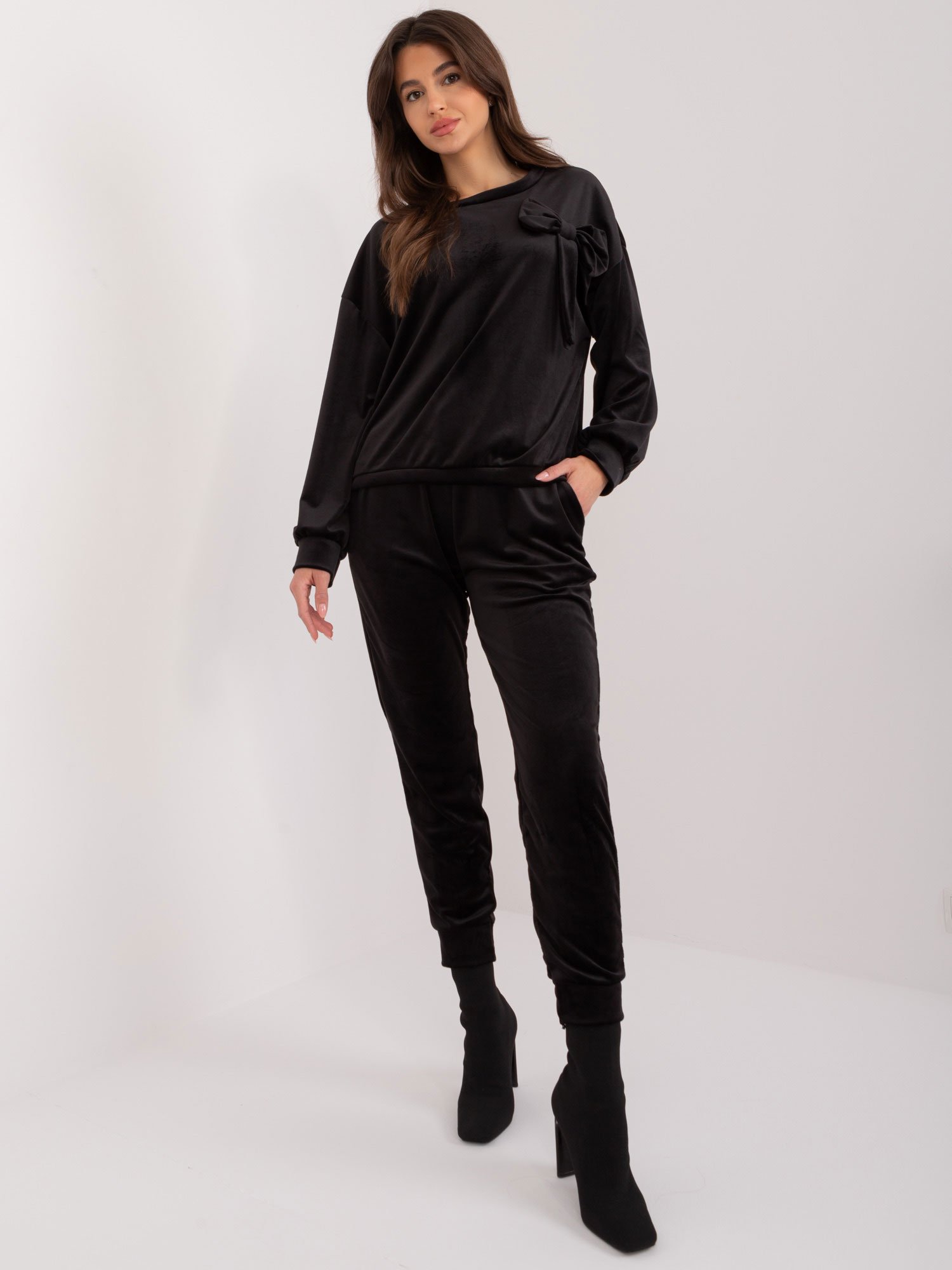 Black velour set with bow on sweatshirt