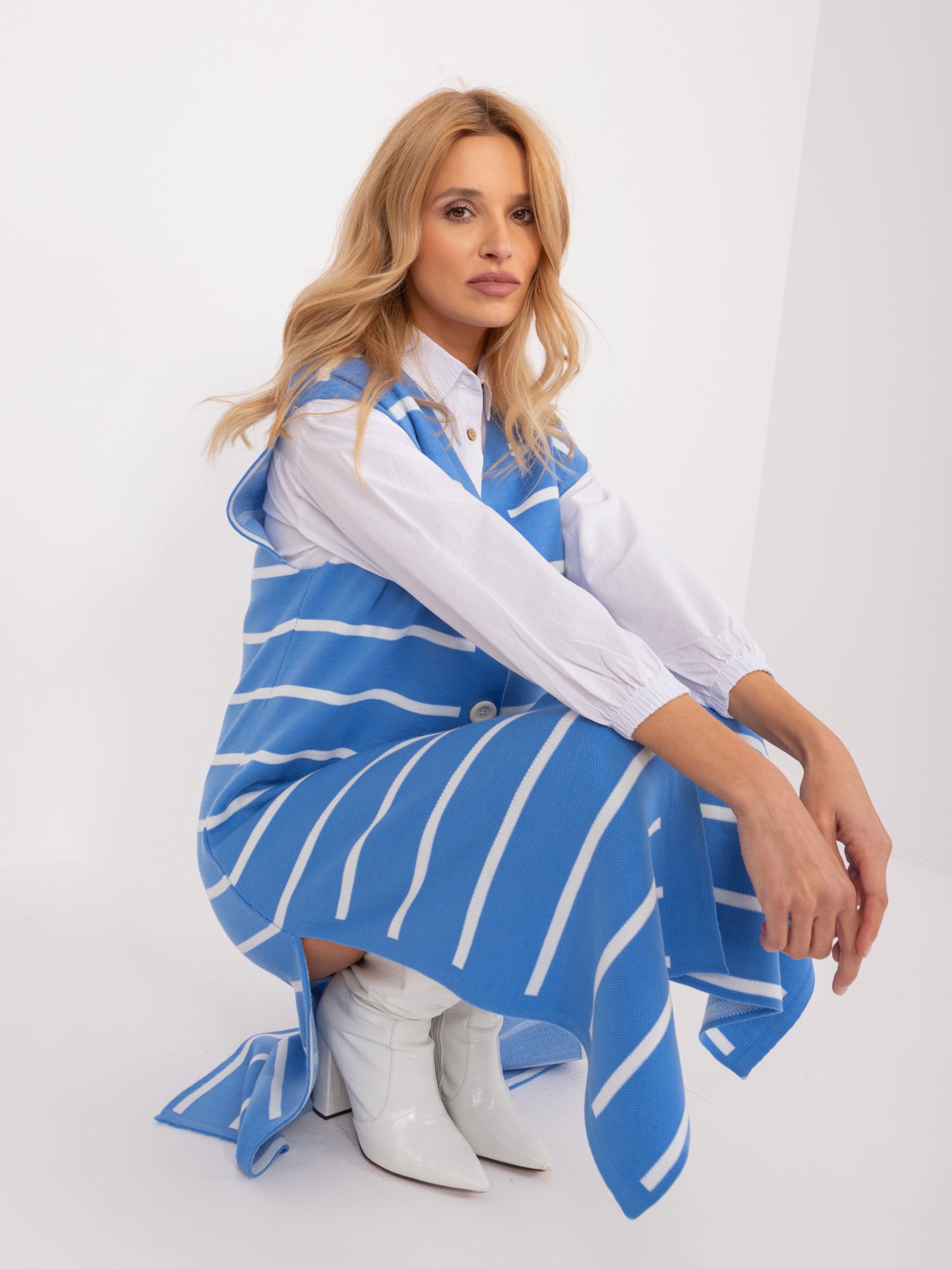 Blue knitted dress with button closure
