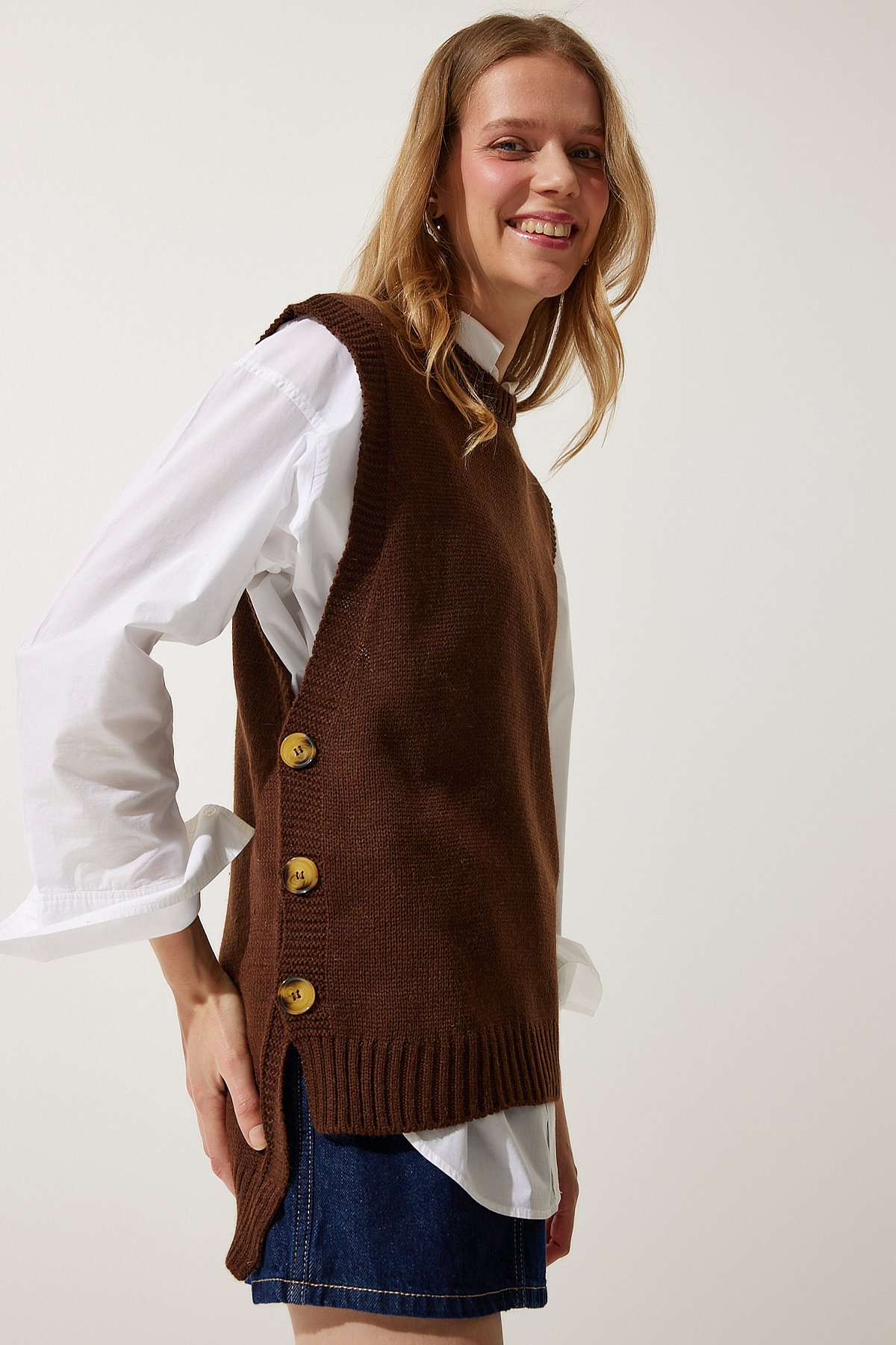 Happiness İstanbul Women's Brown Crew Neck Buttoned Knitwear Sweater