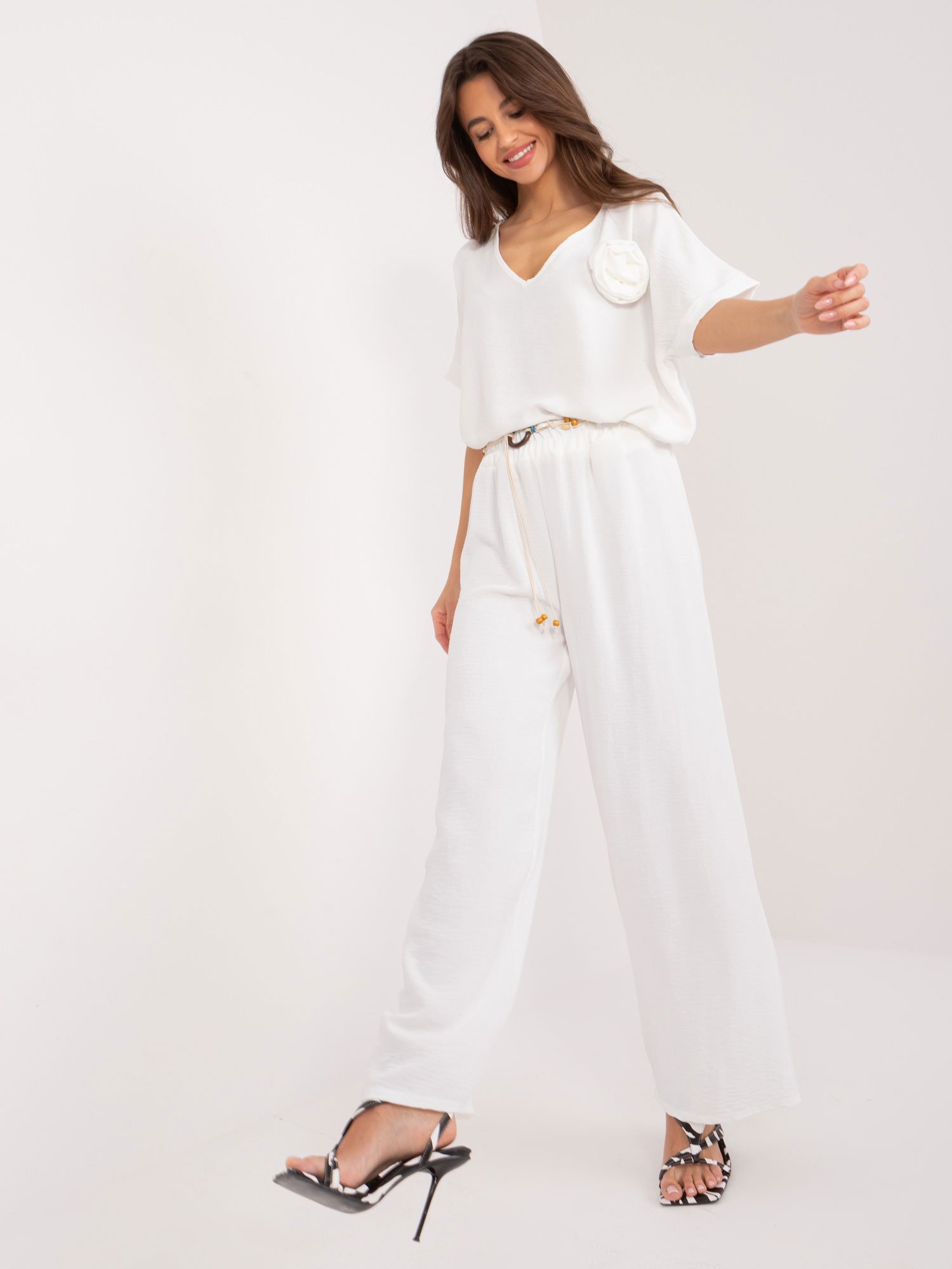 White fabric trousers with belt