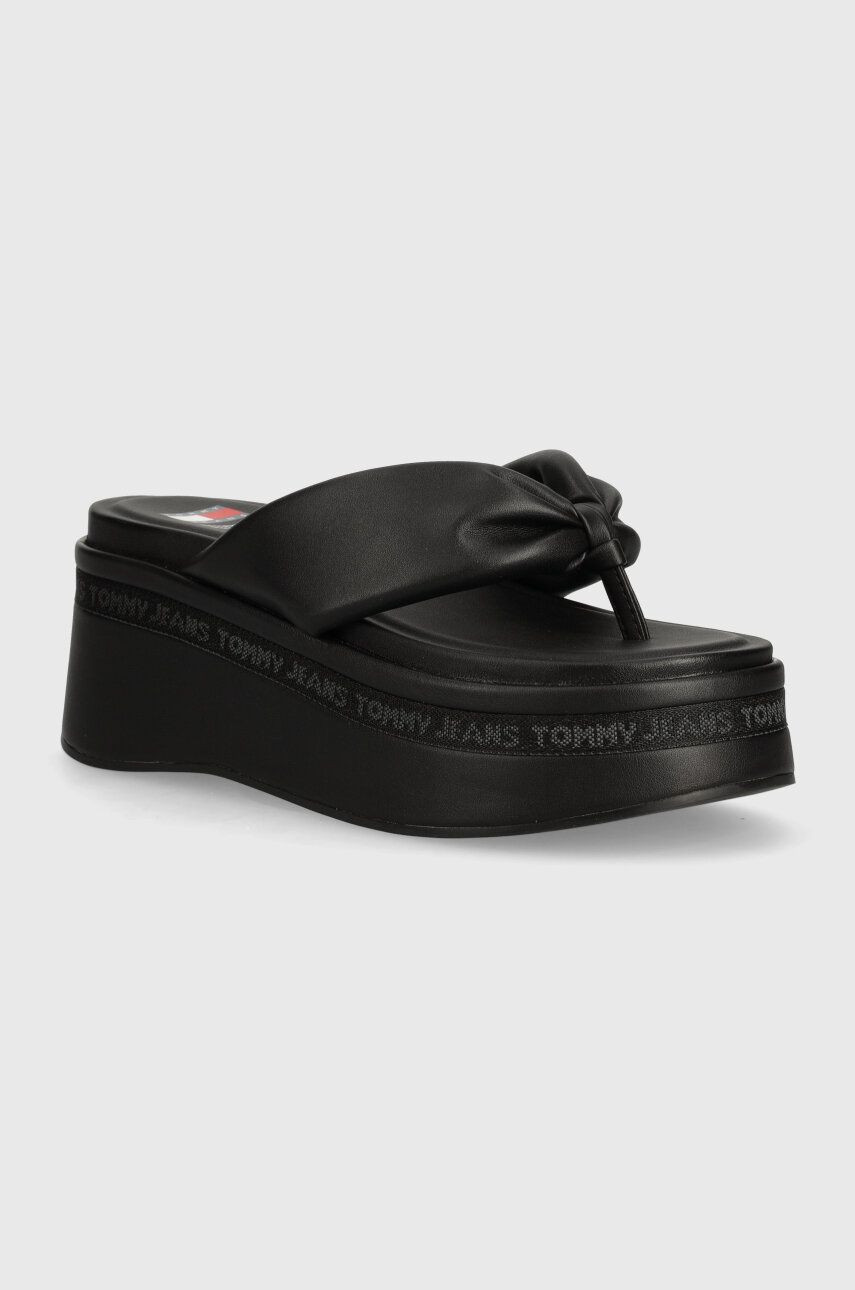 Žabky Tommy Jeans TJW WEDGE SANDAL dámske, čierna farba, na platforme, EN0EN02457