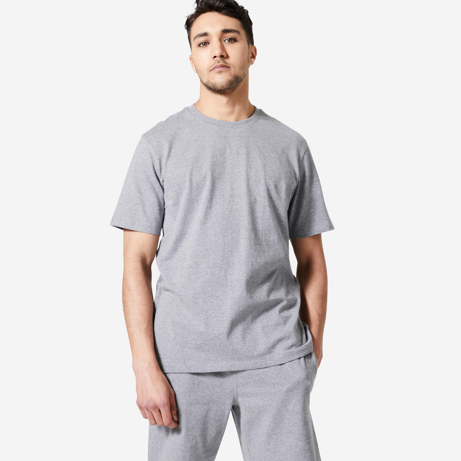 Pánske tričko na fitness 500 Essentials sivé