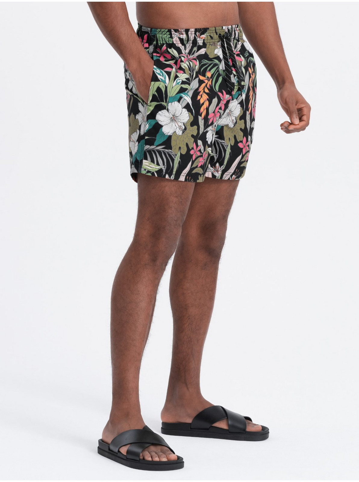 Čierno-zelené pánske plavky s tropickým vzorom Ombre Clothing