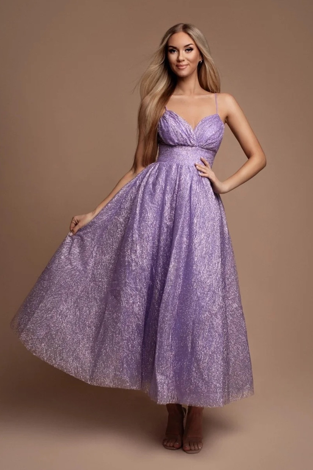 Fialové trblietavé midi šaty Veľkosť: S