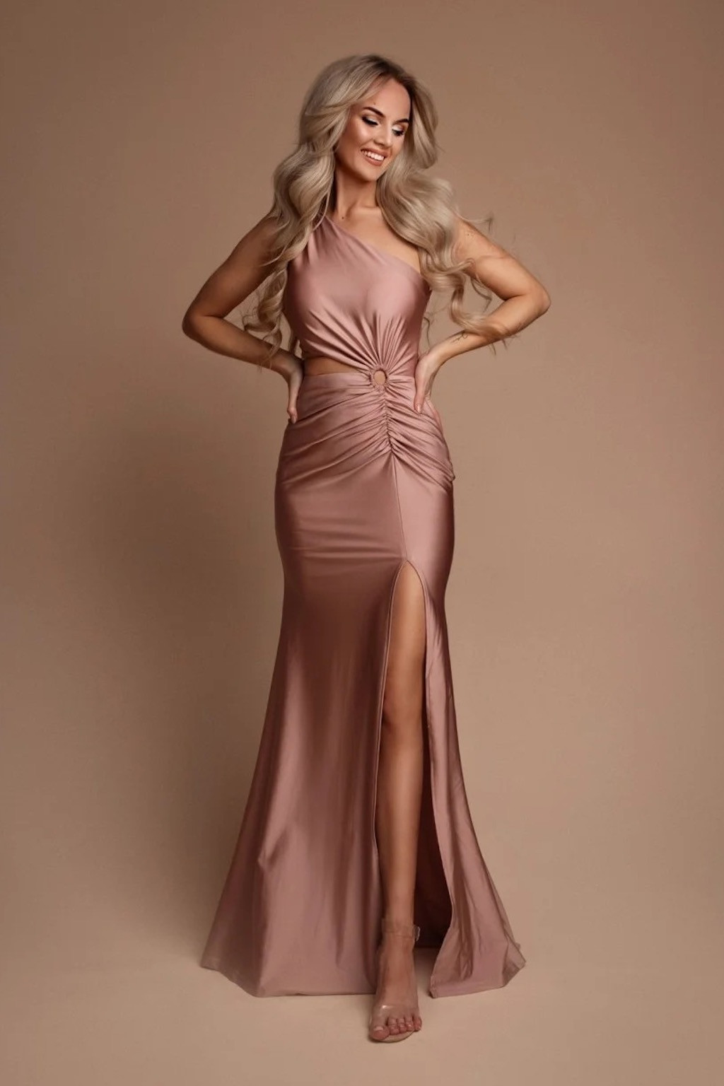 Staroružové priliehavé šaty s rozparkom Veľkosť: L