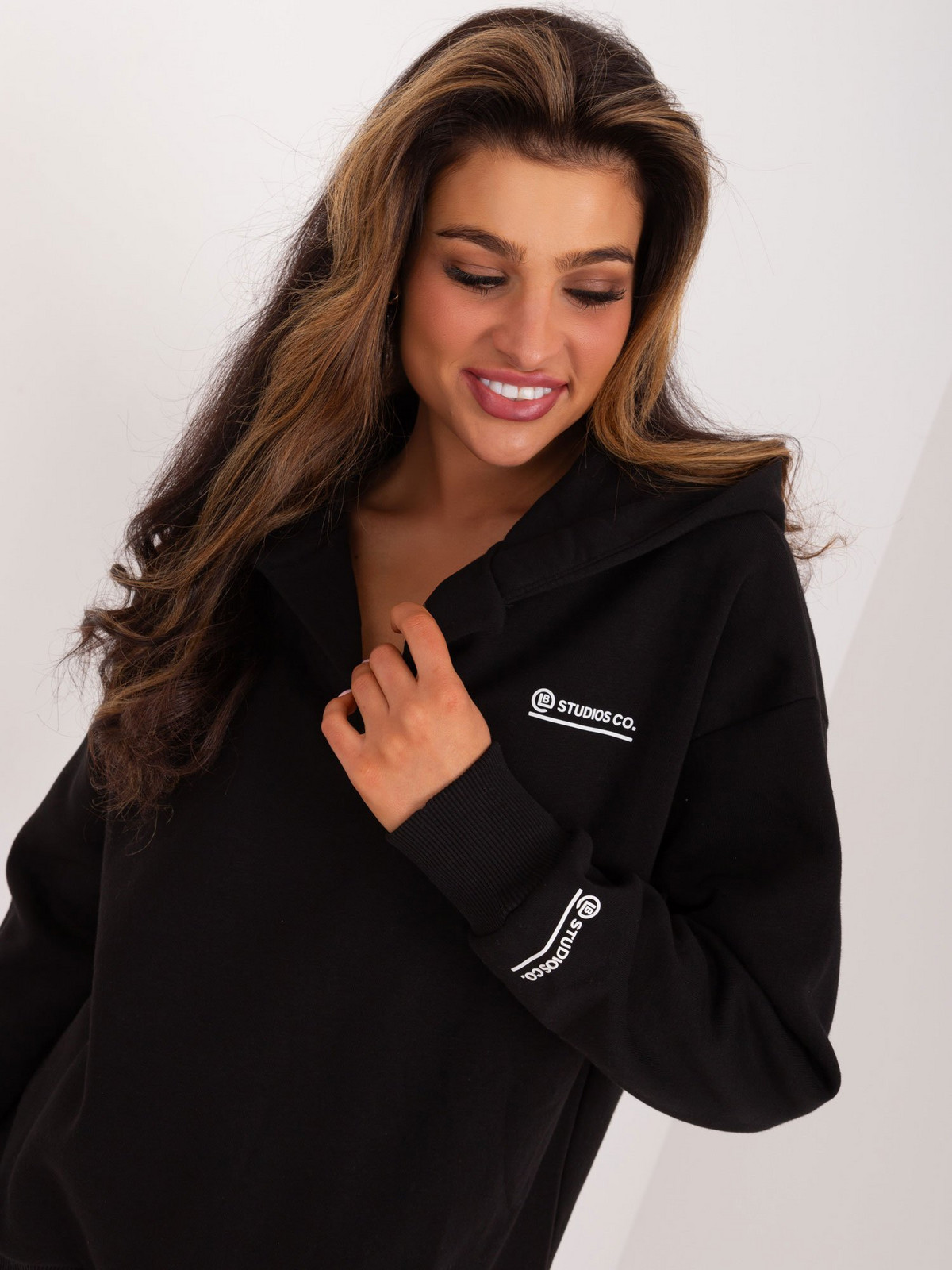 Black long-sleeved sweatshirt