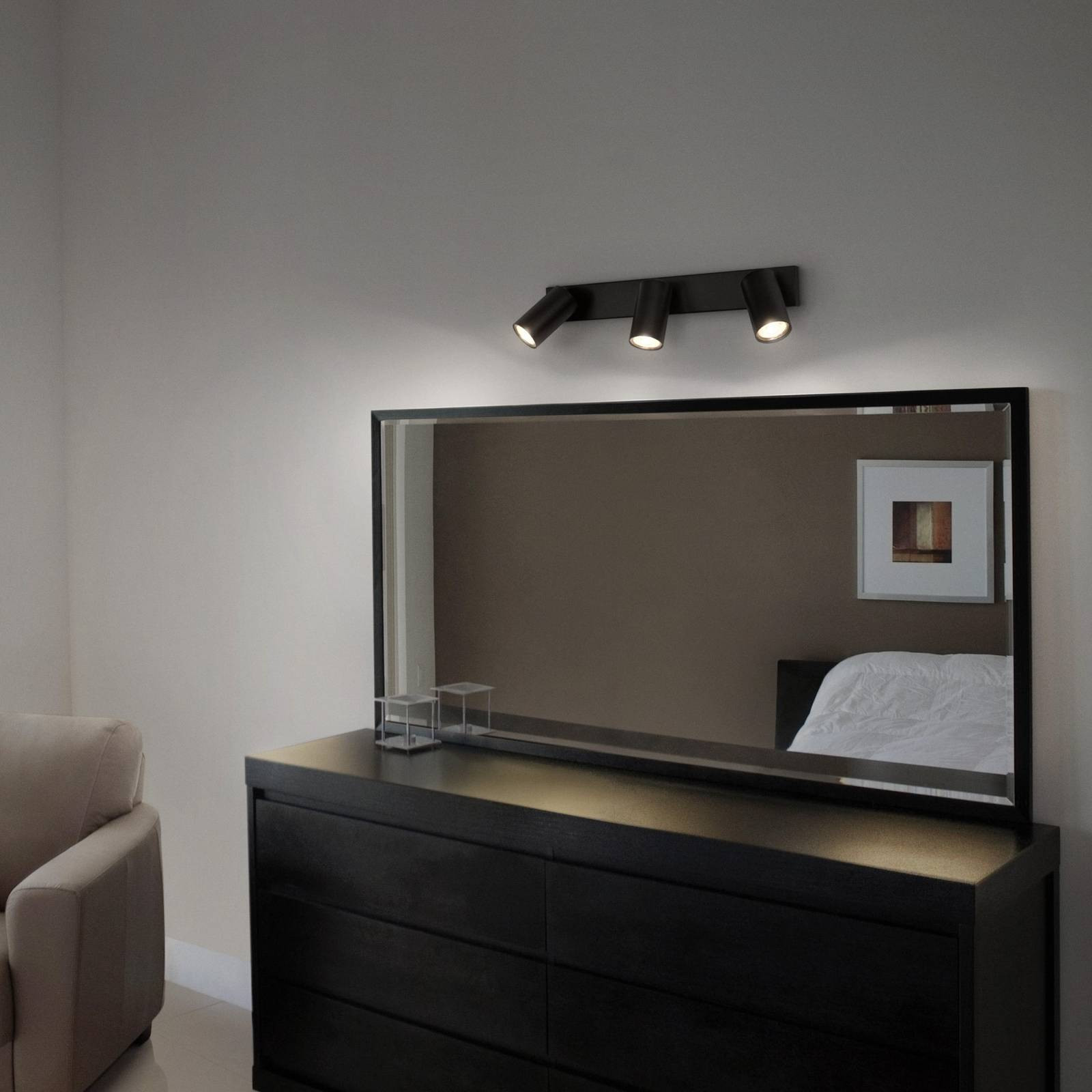 LEDVANCE Osemhranný LED reflektor, stmievateľný, s tromi žiarovkami, čierny