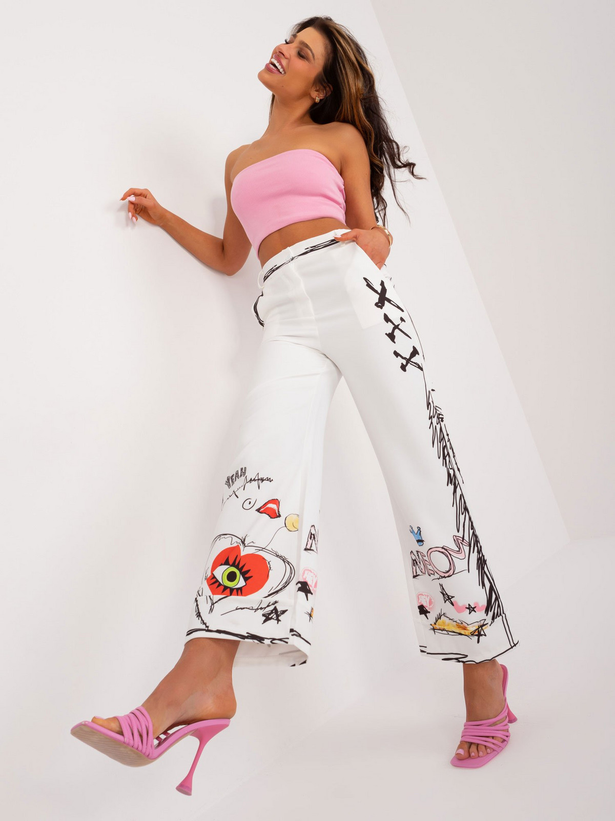 Ecru pants with print