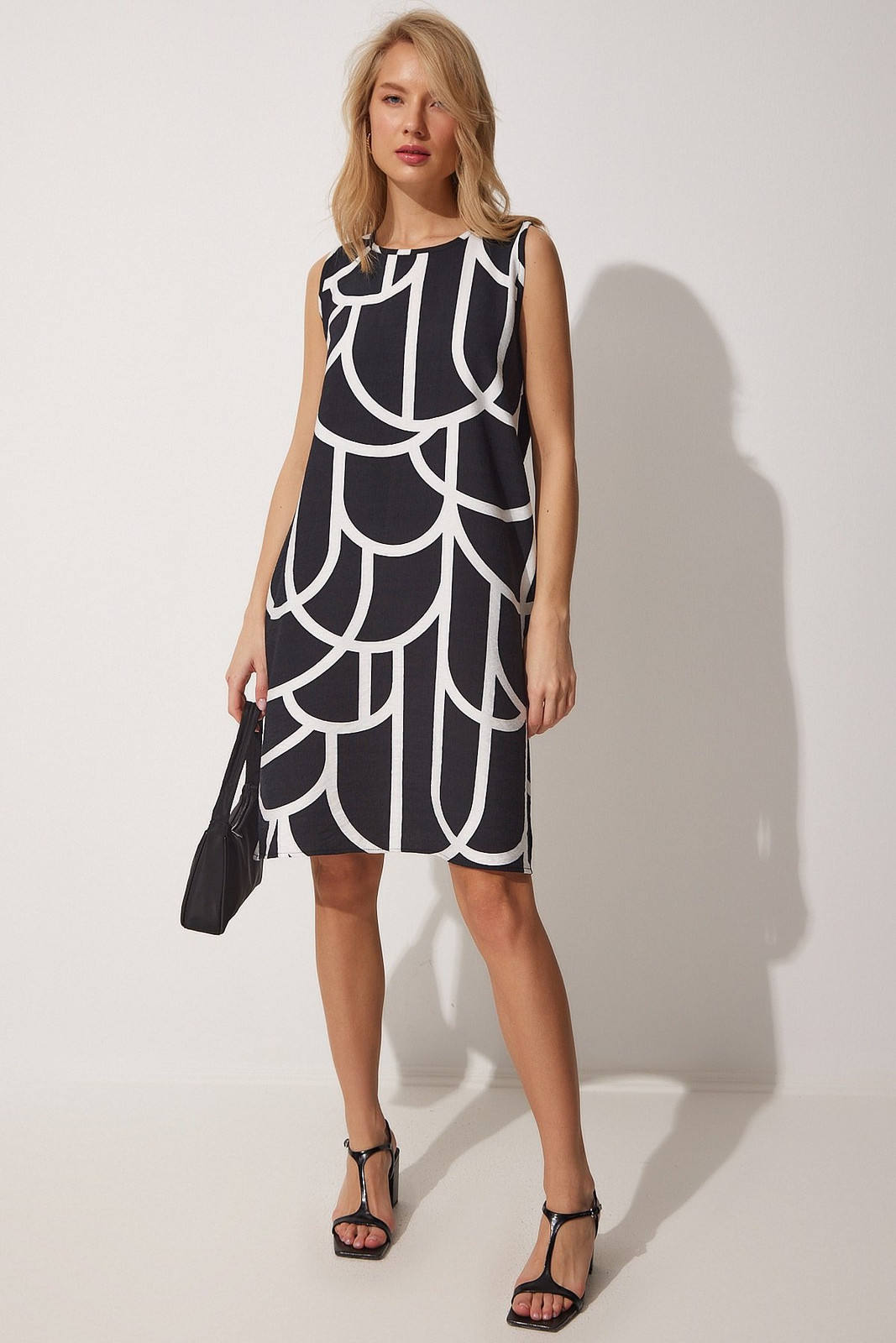 Happiness İstanbul Women's Black Patterned Summer Dress