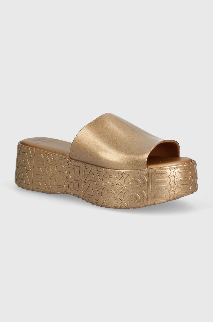Šľapky Melissa BECKY + MARC JACOBS AD dámske, zlatá farba, na platforme, M.33968.BA152